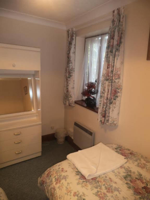 Quayside Close Holiday Apartments Пул Экстерьер фото